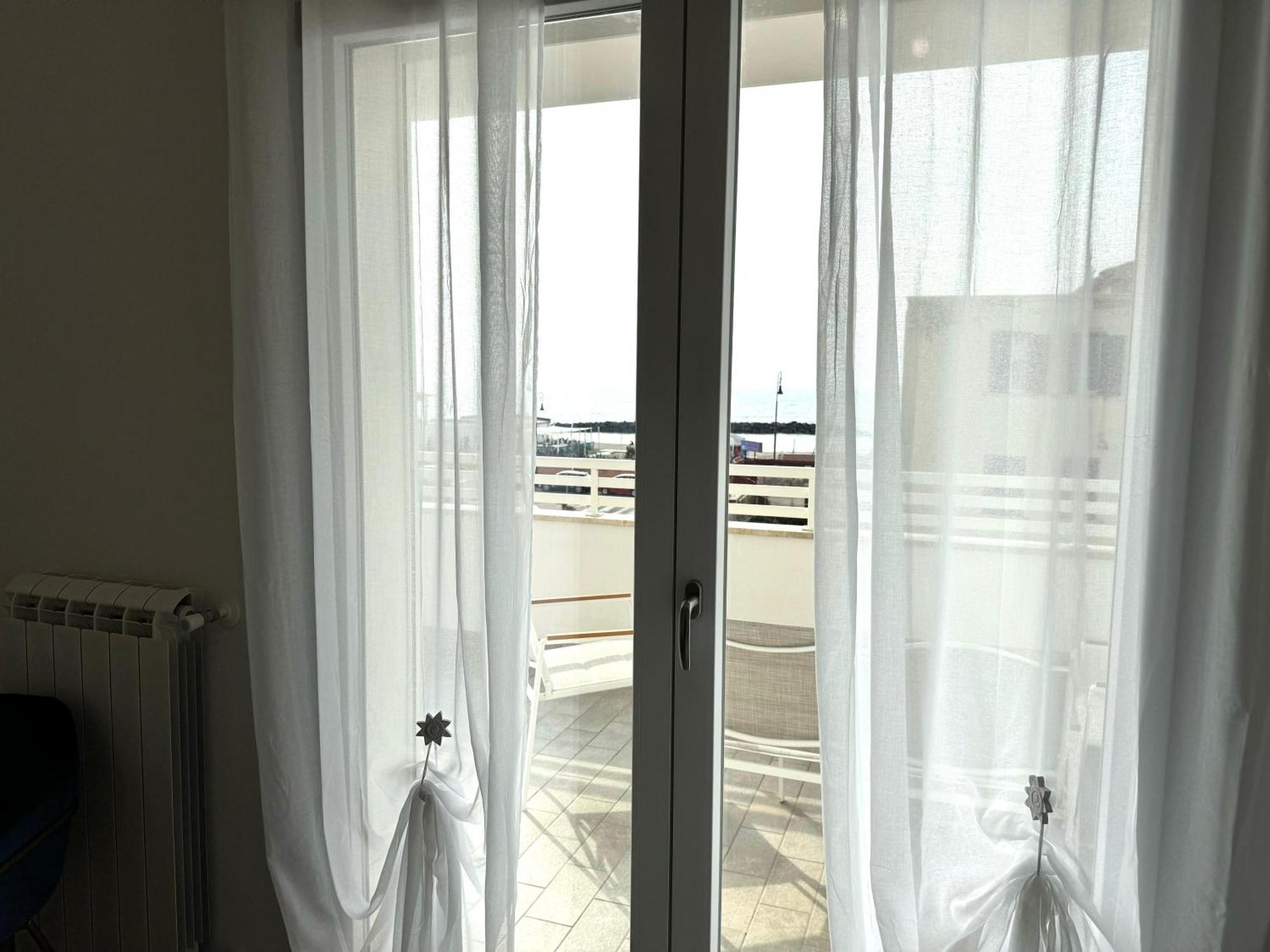 Suites Dreams Fiumicino Mare エクステリア 写真